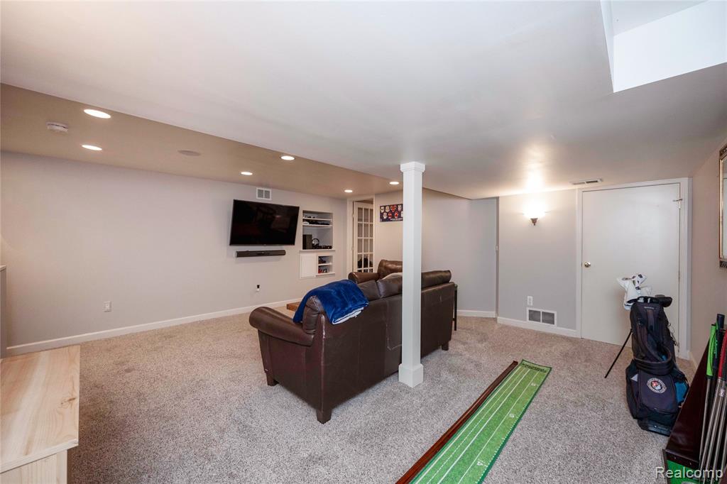826 Larchlea Drive, Birmingham, MI 48009 — Photo 43