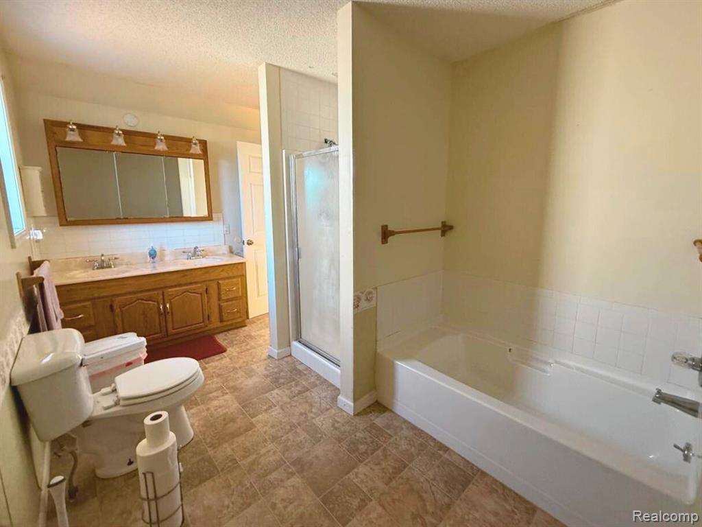 619 BENTLEY Drive, Monroe, MI 48162 — Photo 6