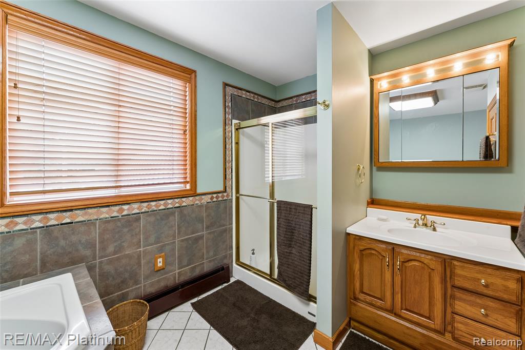 3154 PONEMAH Drive, Fenton, MI 48430 — Photo 27