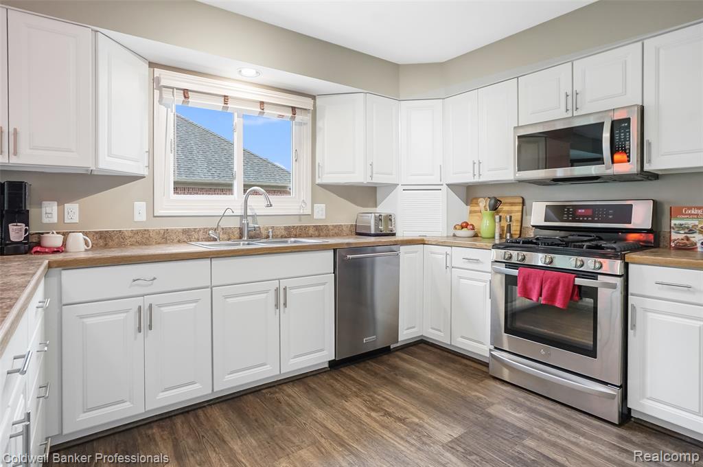 43246 Winterfield Drive, Sterling Heights, MI 48314 — Photo 14