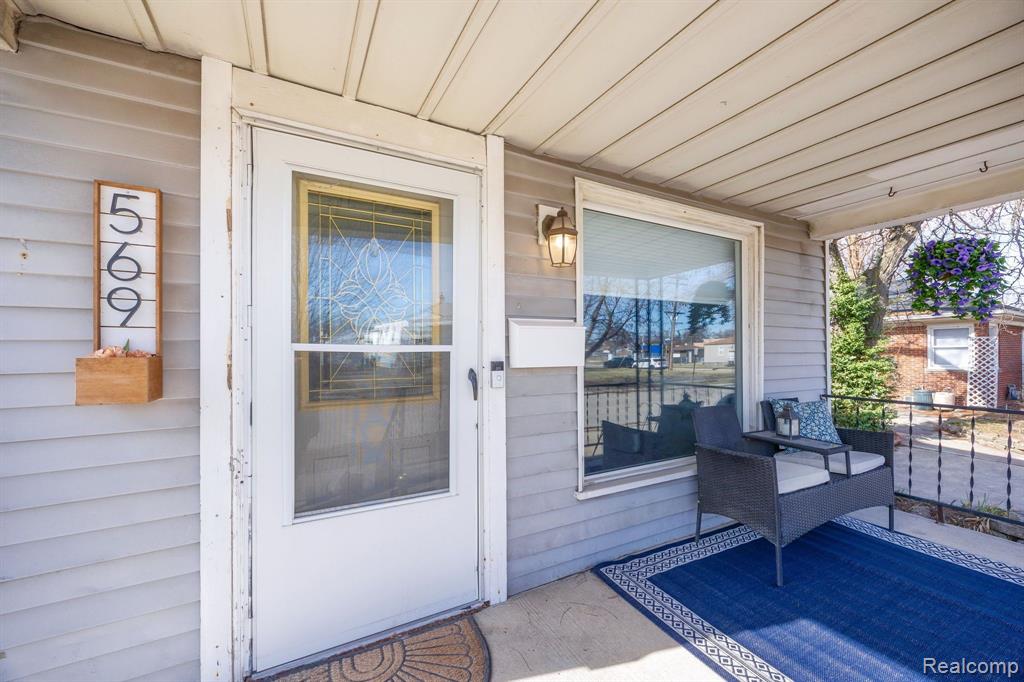 569 CLEOPHUS Parkway, Lincoln Park, MI 48146 — Photo 3