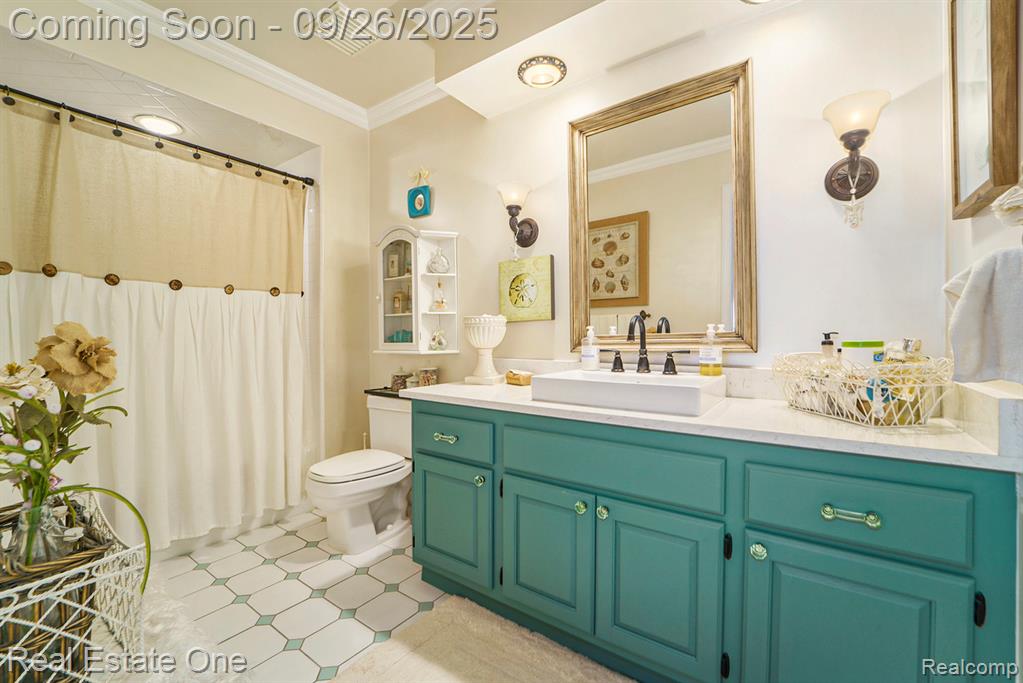 6764 Redford Circle, Troy, MI 48085 — Photo 29