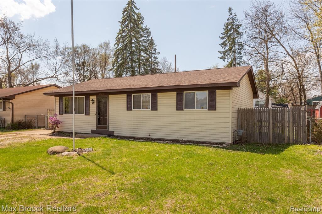 47445 DEQUINDRE Road, Rochester Hills, MI 48307 — Photo 20