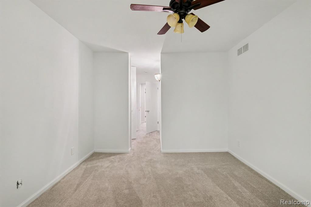 2056 Walden Court, Flint, MI 48532 — Photo 14