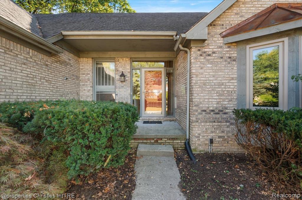 6835 High Ridge Road, West Bloomfield, MI 48324 — Photo 5
