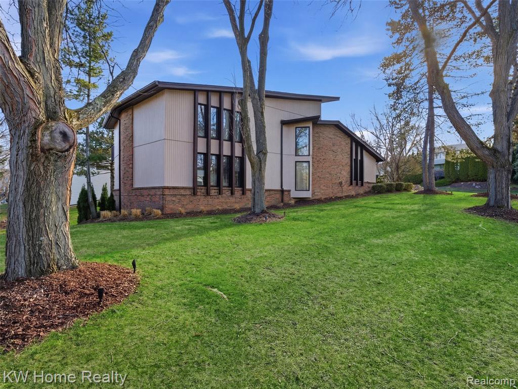 4749 Tara Court, West Bloomfield, MI 48323 — Photo 2