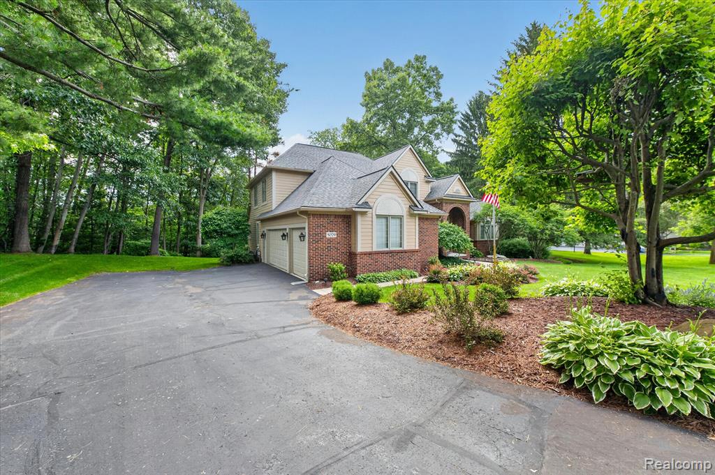 5079 Pinewood Drive, Brighton, MI 48116 — front exterior