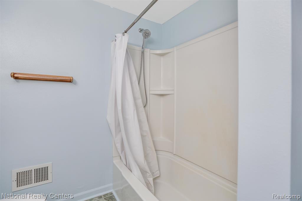 330 BEACHWAY Street, Whitmore Lake, MI 48189 — Photo 25