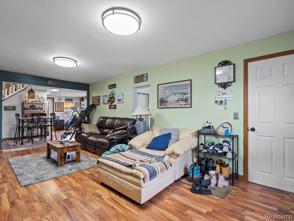 10196 HEGEL Road, Goodrich Vlg, MI — Photo 8