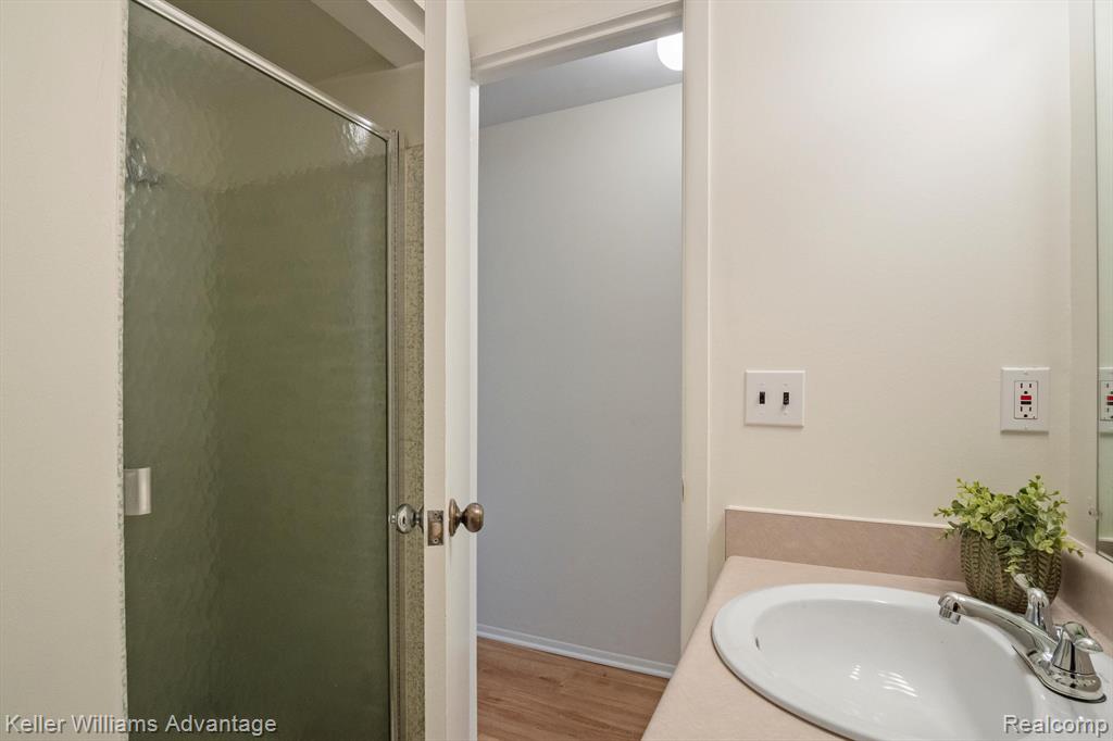 7510 Woodview Street, 4, Westland, MI — Photo 21