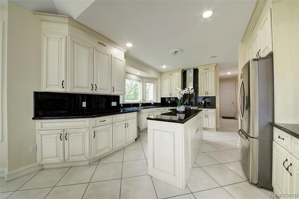 4935 Maceri Circle, Sterling Heights, MI 48314 — Photo 10