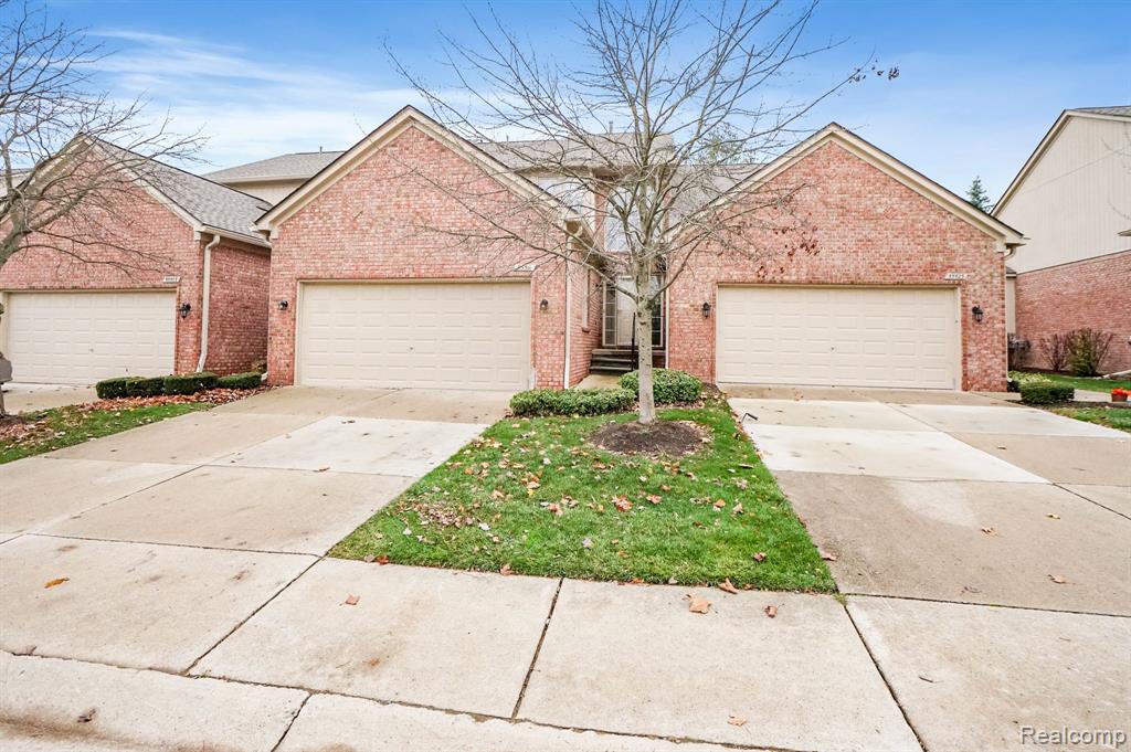 55511 BOARDWALK Drive, Shelby Twp, MI 48316 — Photo 30