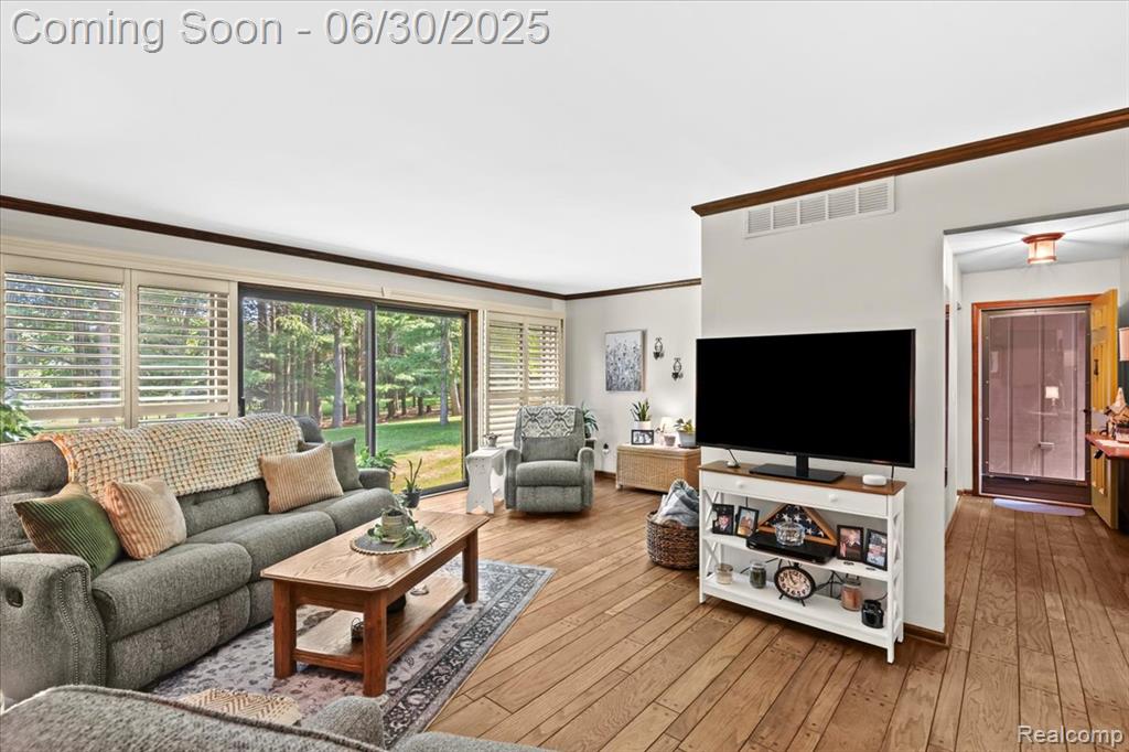 7248 Parkwood Drive, Fenton, MI 48430 — Photo 7