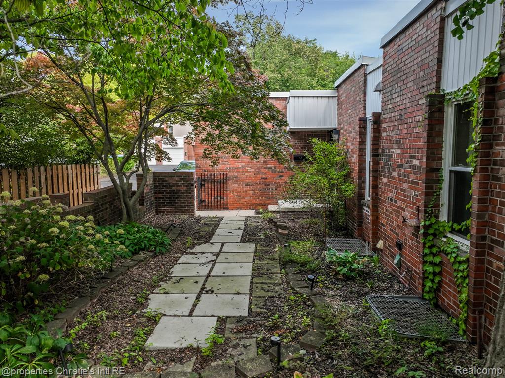 2021 Hyde Park Drive, Detroit, MI 48207 — Photo 3