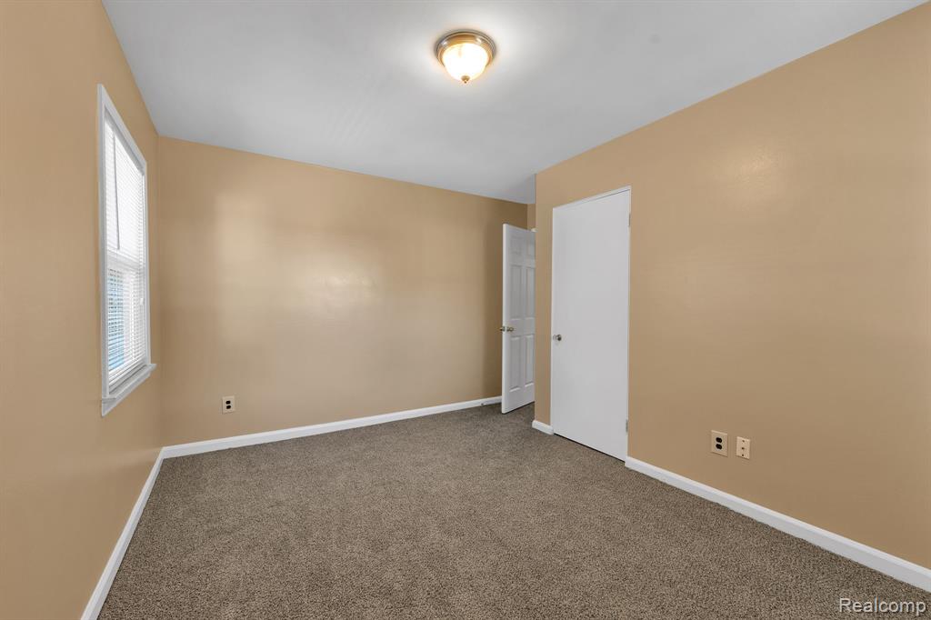 7411 N Vernon Street, Dearborn Heights, MI 48127 — Photo 19