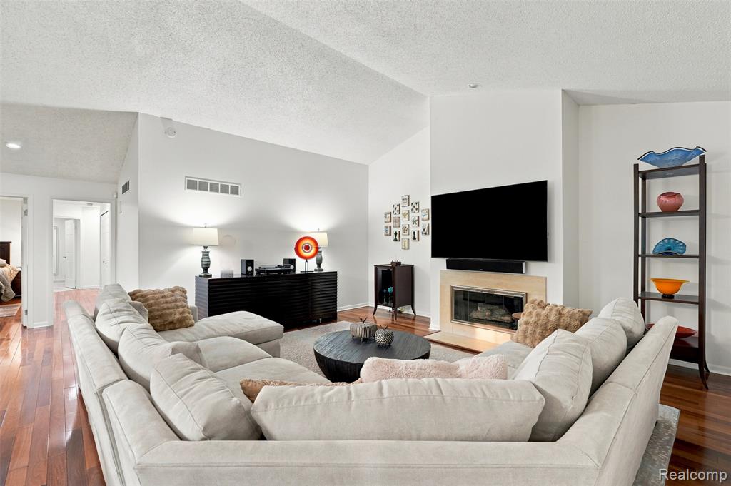 6012 Danbury Court, West Bloomfield, MI — Photo 10