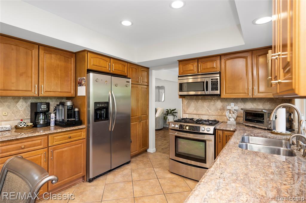 5651 Warrenshire Drive, West Bloomfield, MI — Photo 52