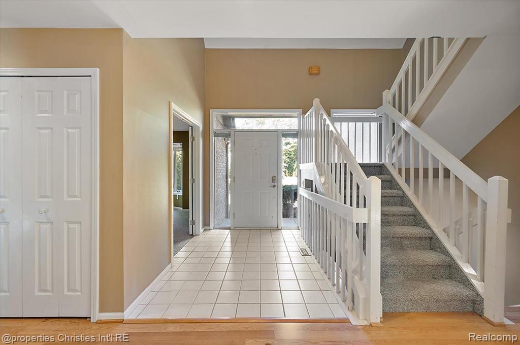 6835 High Ridge Road, West Bloomfield, MI 48324 — Photo 25
