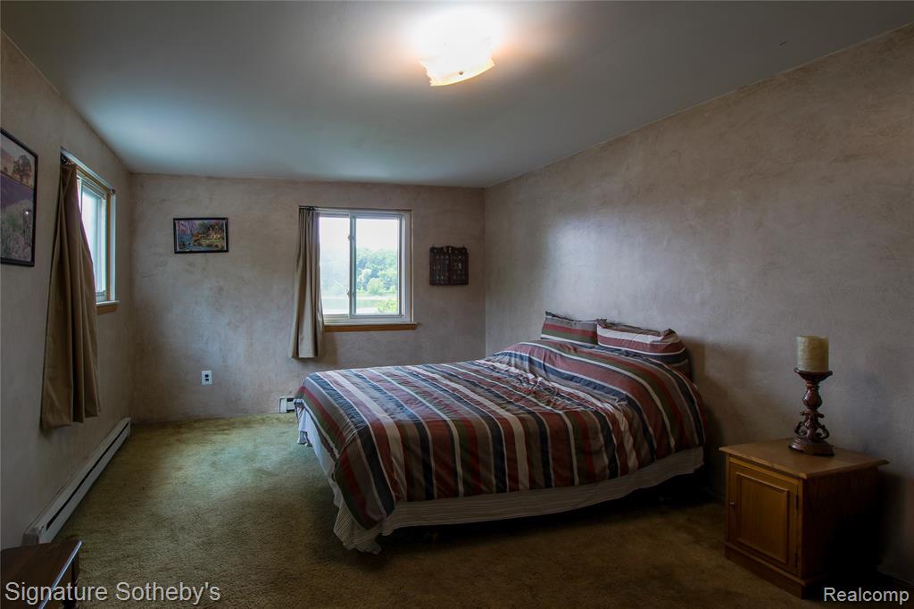 Large Upstairs Lake View