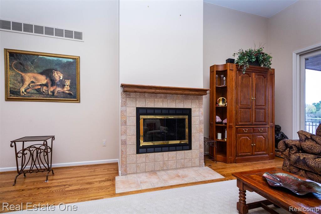 10215 Mill Pointe Drive, Goodrich Vlg, MI — Photo 12