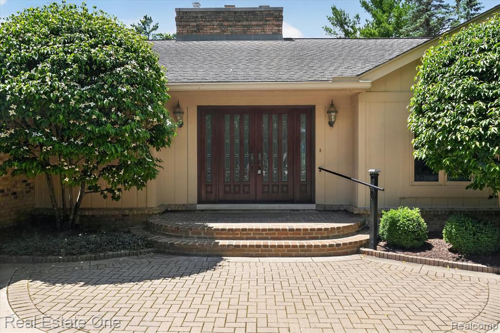 5161 Ledgewood Drive, Commerce Twp, MI 48382 — Photo 10