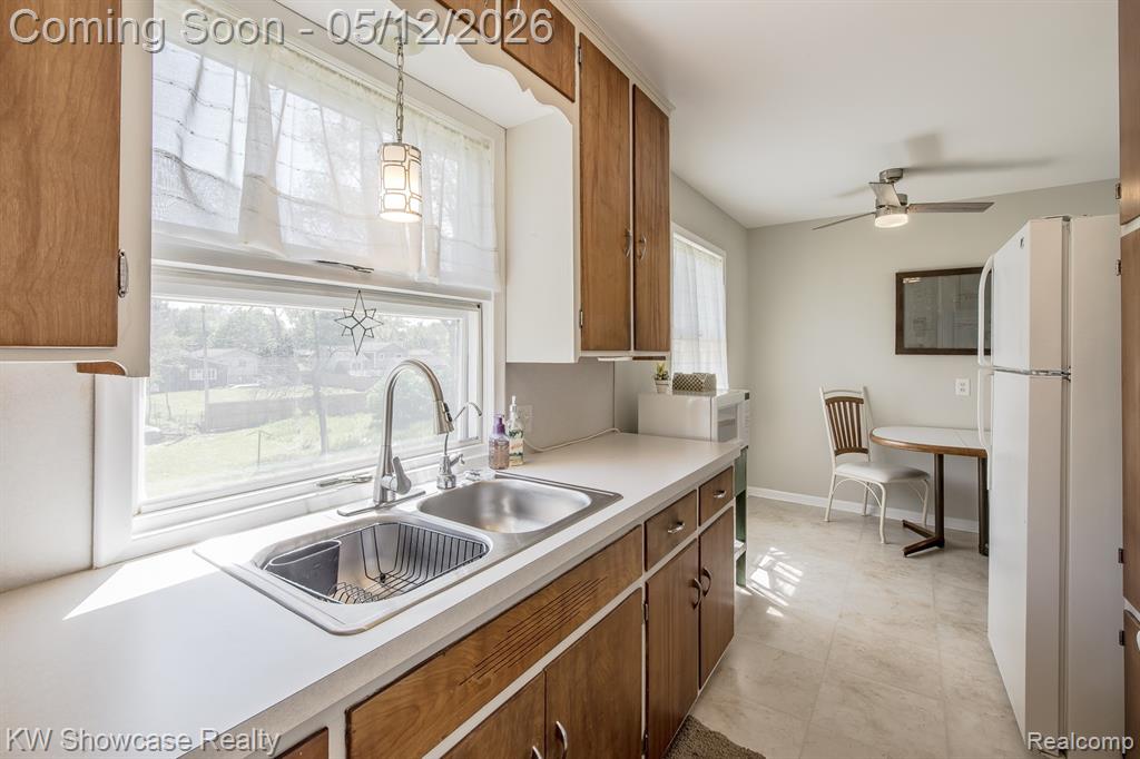 4344 Waterloo Street, Waterford, MI 48329 — Photo 9