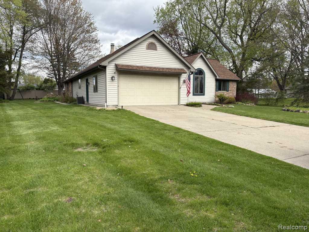 9038 Twin Oaks Court, Flushing, MI 48433 — Photo 2