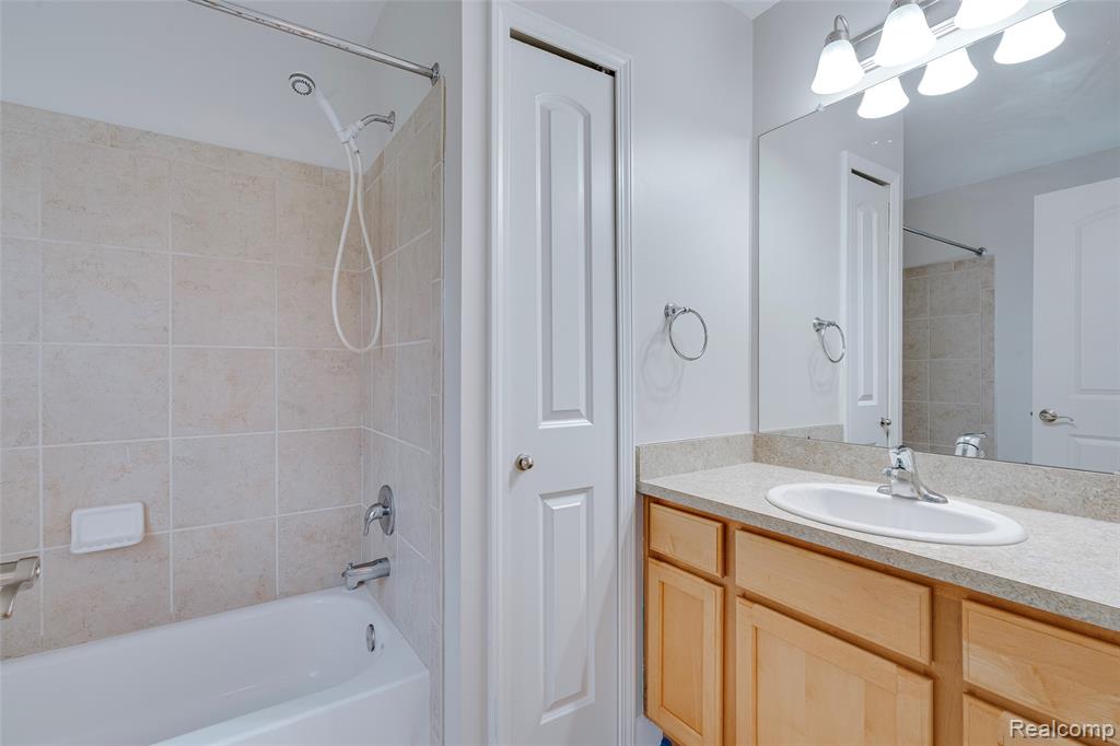 51921 Red Cedar ct, South Lyon, MI 48178 — Photo 57