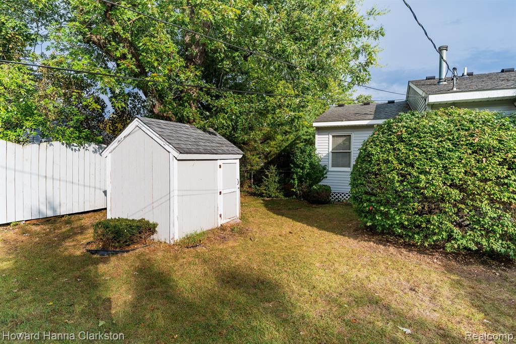 6183 Jameson Drive, Waterford, MI 48329 — Photo 28