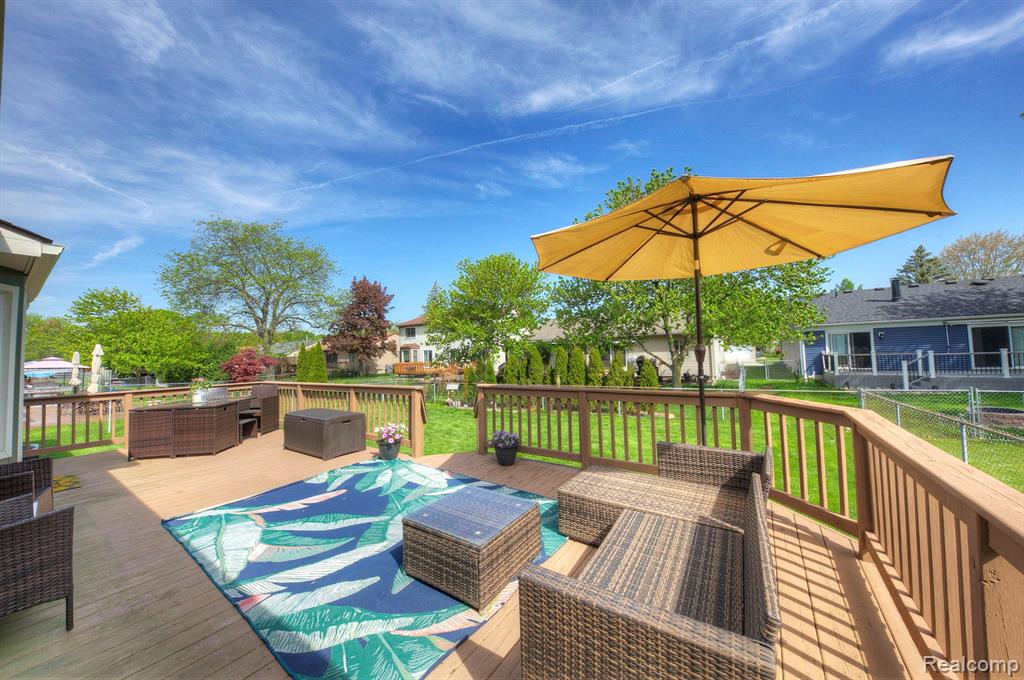 42582 WOODBRIDGE Drive, Canton, MI 48188 — Photo 29
