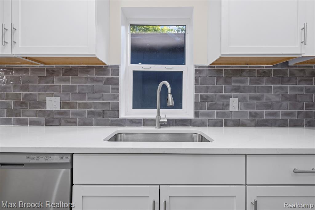 3187 Woodlawn Street, Commerce Twp, MI 48390 — Photo 19