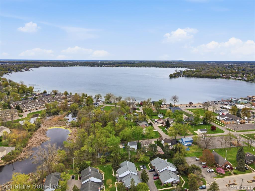 452 Nicolet Street, 6, Walled Lake, MI 48390 — Photo 2