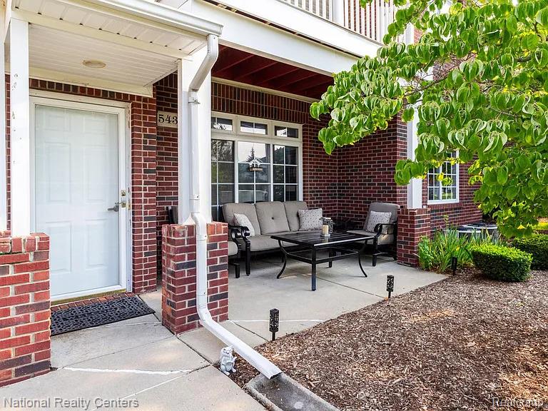 5439 TWIN OAKS Drive, Sterling Heights, MI 48314 — Photo 4