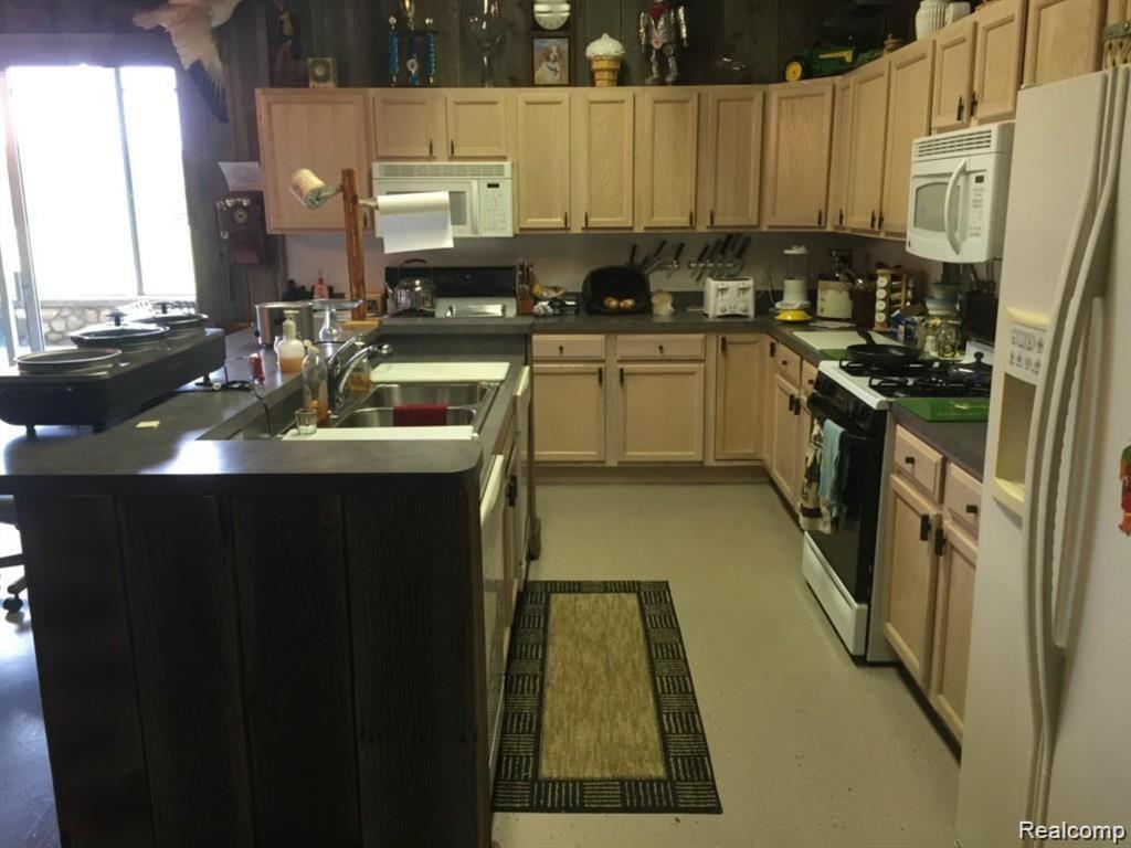 6350 Wolf Road, Brown, MI 48416 — Photo 16