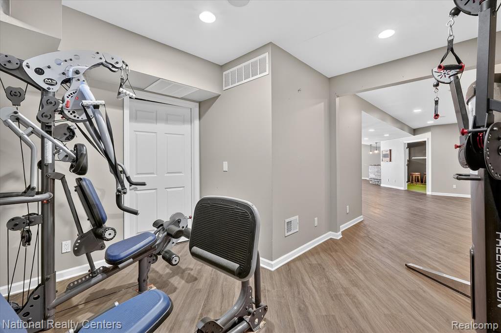 1280 Glen Court, Highland, MI — Photo 30