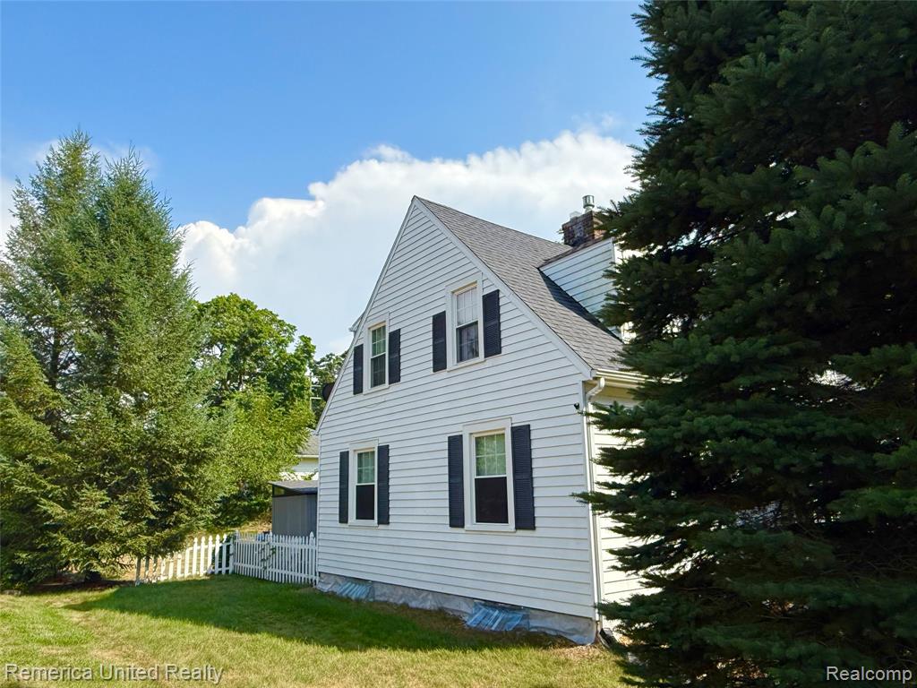 603 N Michigan Avenue, Howell, MI 48843 — Photo 2