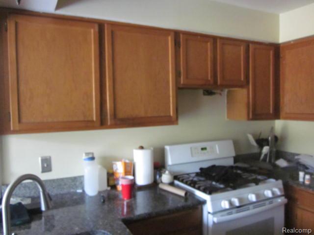 7471 N Kingston Court, Westland, MI — Photo 7