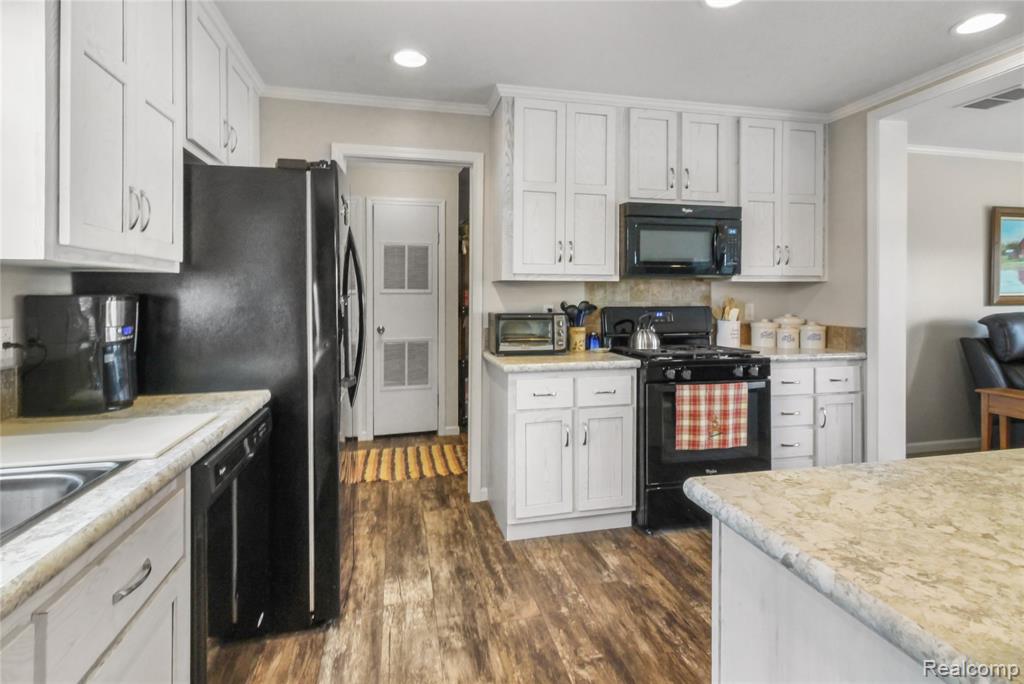 11166 Walden Court, South Lyon, MI 48178 — Photo 8