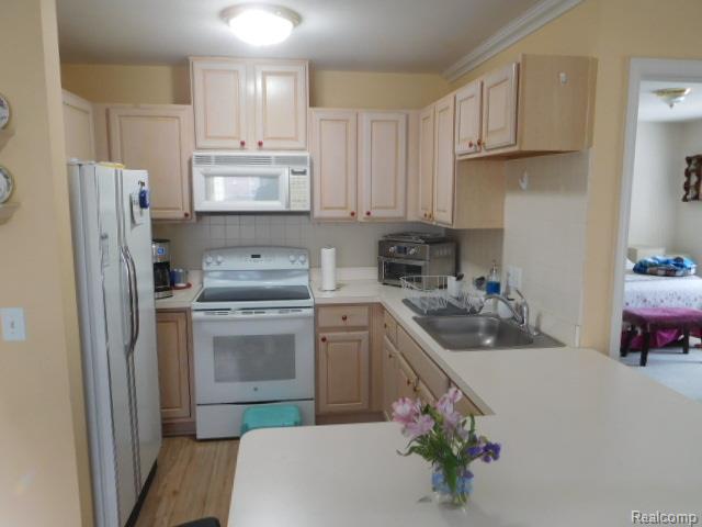 4116 April Lane, 24, Sterling Heights, MI 48310 — Photo 9