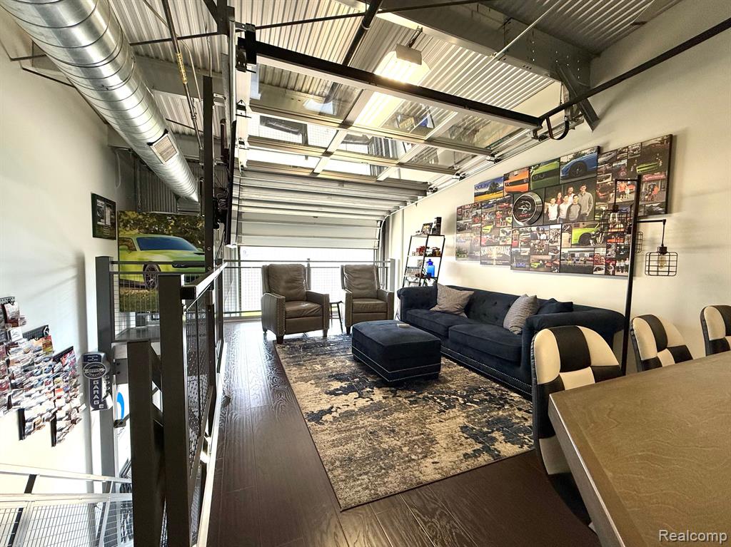 50 PIT Lane, Pontiac, MI 48341 — Photo 3