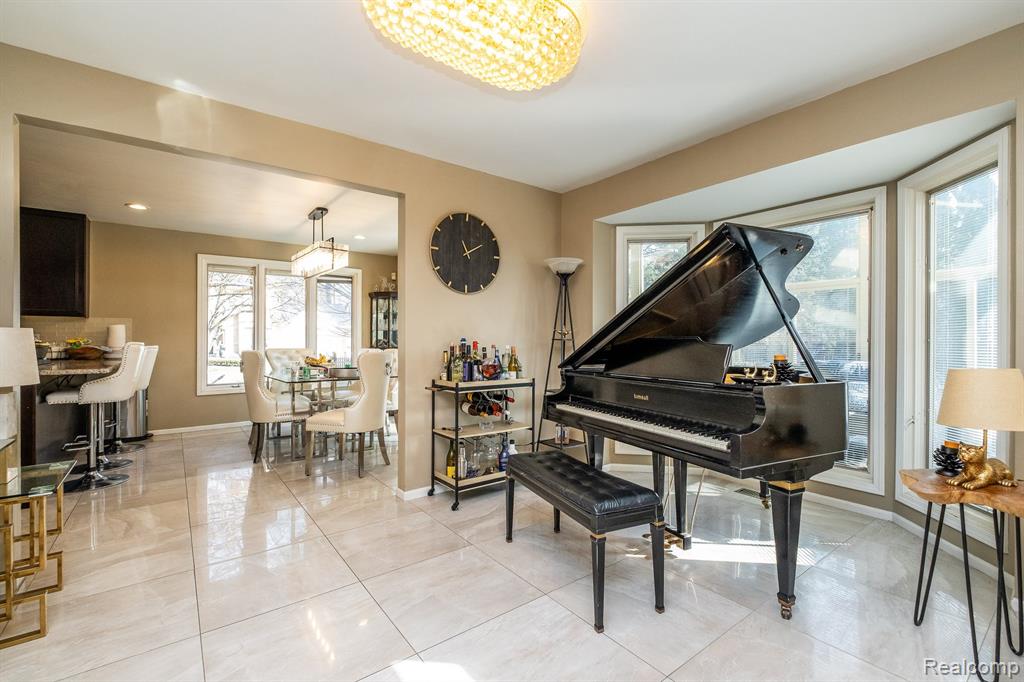 41924 ALDEN Drive, Clinton Twp, MI 48038 — Photo 11