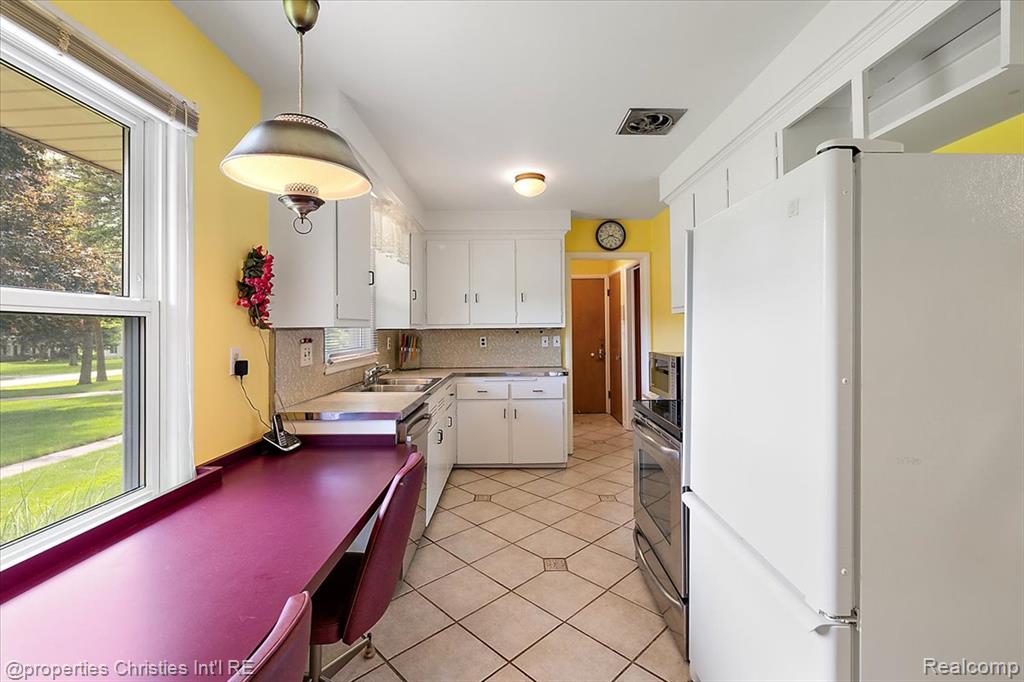 5252 Doherty Drive, West Bloomfield, MI 48323 — Photo 12