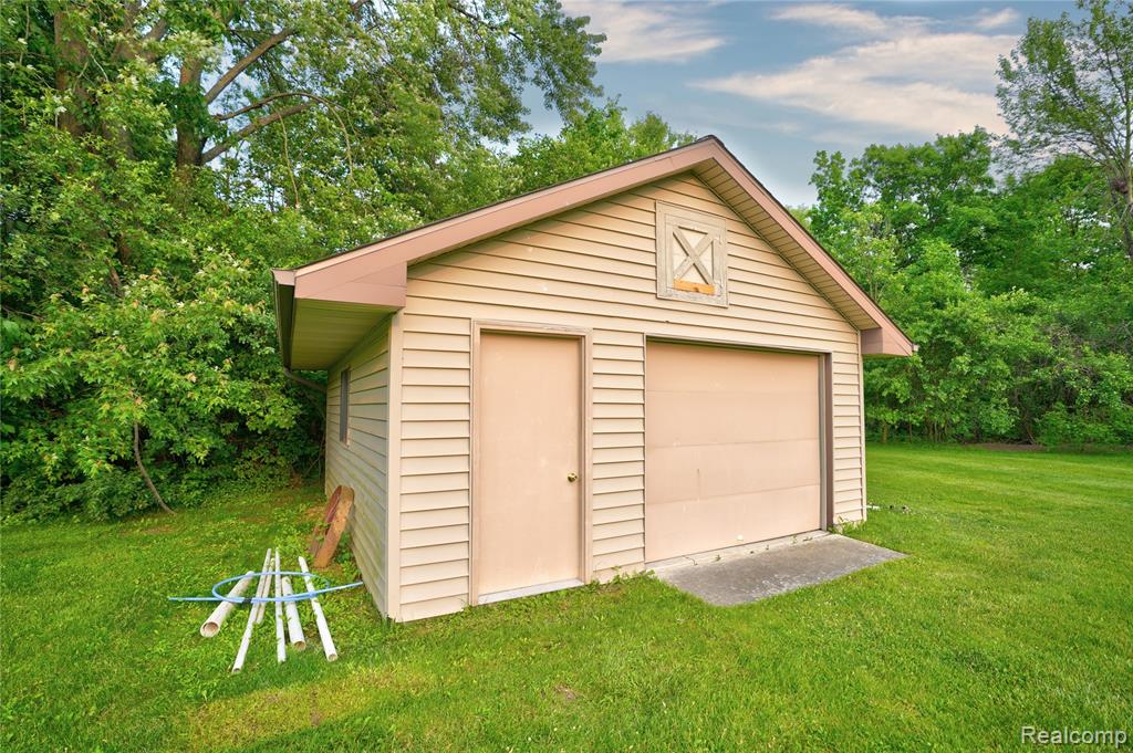 6247 King Arthur Court, Swartz Creek, MI 48473 — Photo 11