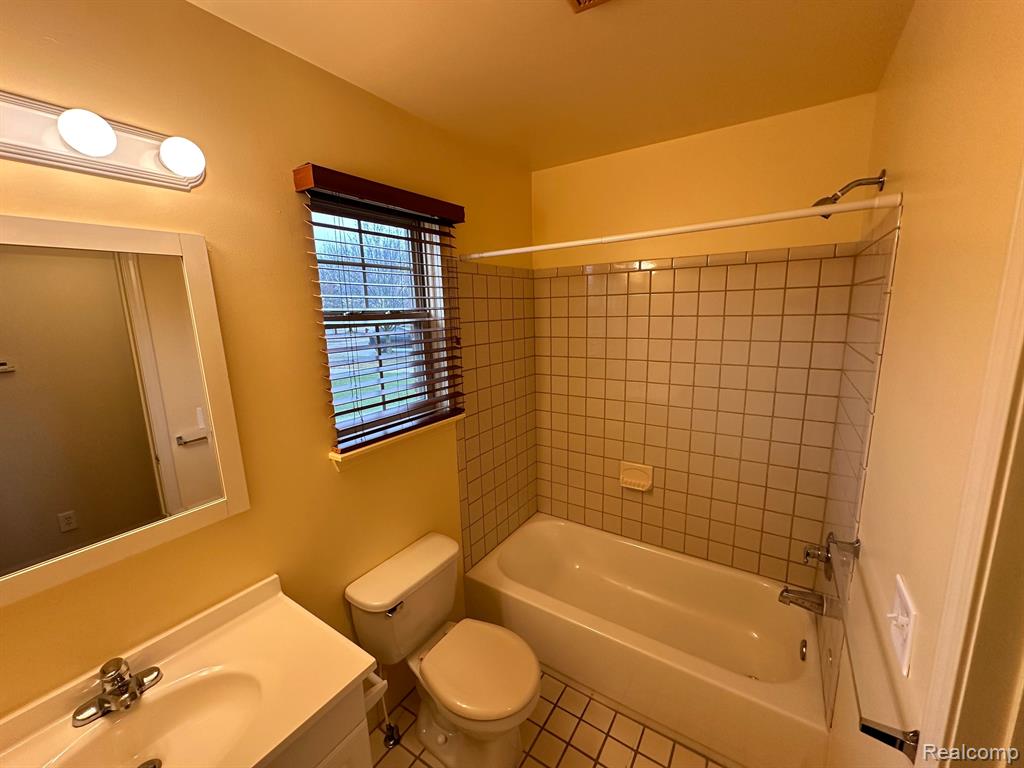 42660 Samantha Avenue, Belleville, MI 48111 — Photo 14