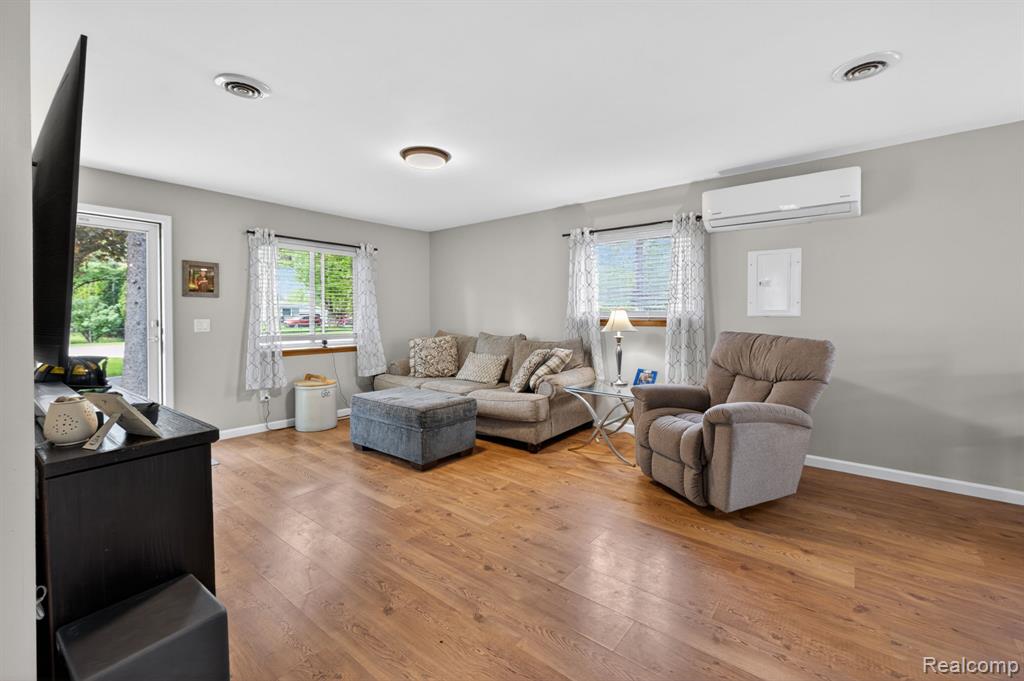 6354 Lapeer Road, Burton, MI 48509 — Photo 15