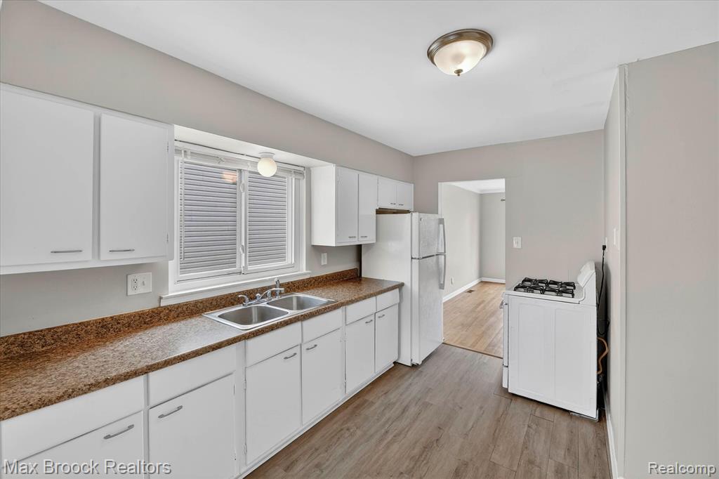 23448 Easterling Avenue, Hazel Park, MI 48030 — Photo 12