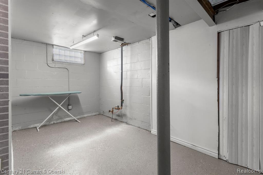 11670 MARLOWE Street, Detroit, MI 48227 — Photo 27