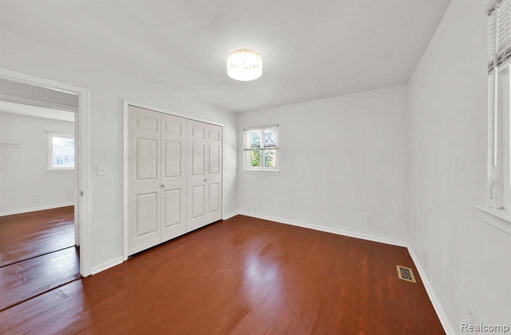 8862 OPORTO Street, Livonia, MI 48150 — Photo 9