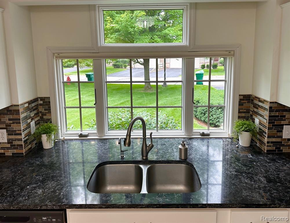 1439 DARNEL Drive, Brighton, MI 48116 — Photo 7