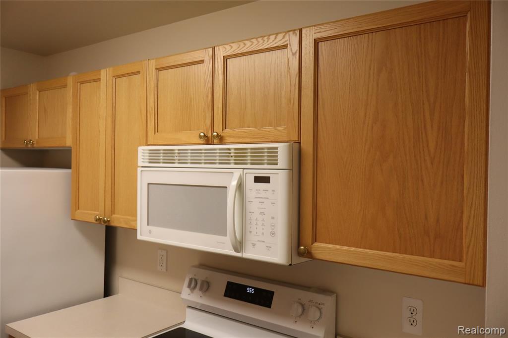 4580 BERKSHIRE Drive, Sterling Heights, MI 48314 — Photo 16